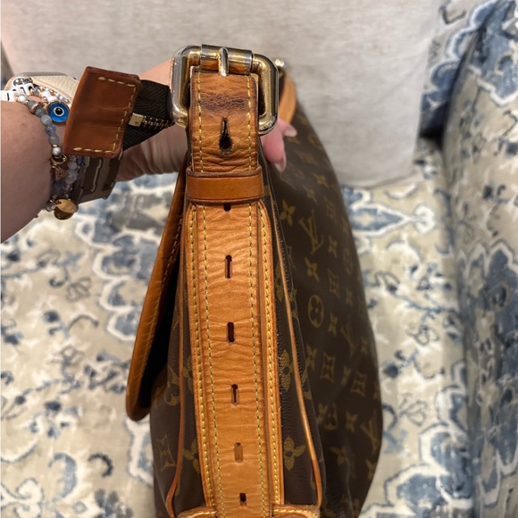 Louis Vuitton Classic Monogram Shoulder Bag Tulum GM - Picture 11 of 14